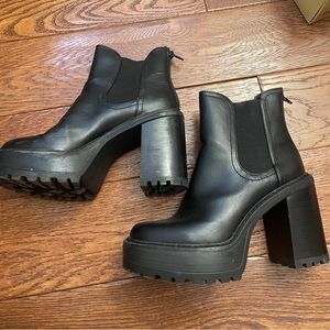 Platform chelsea boots